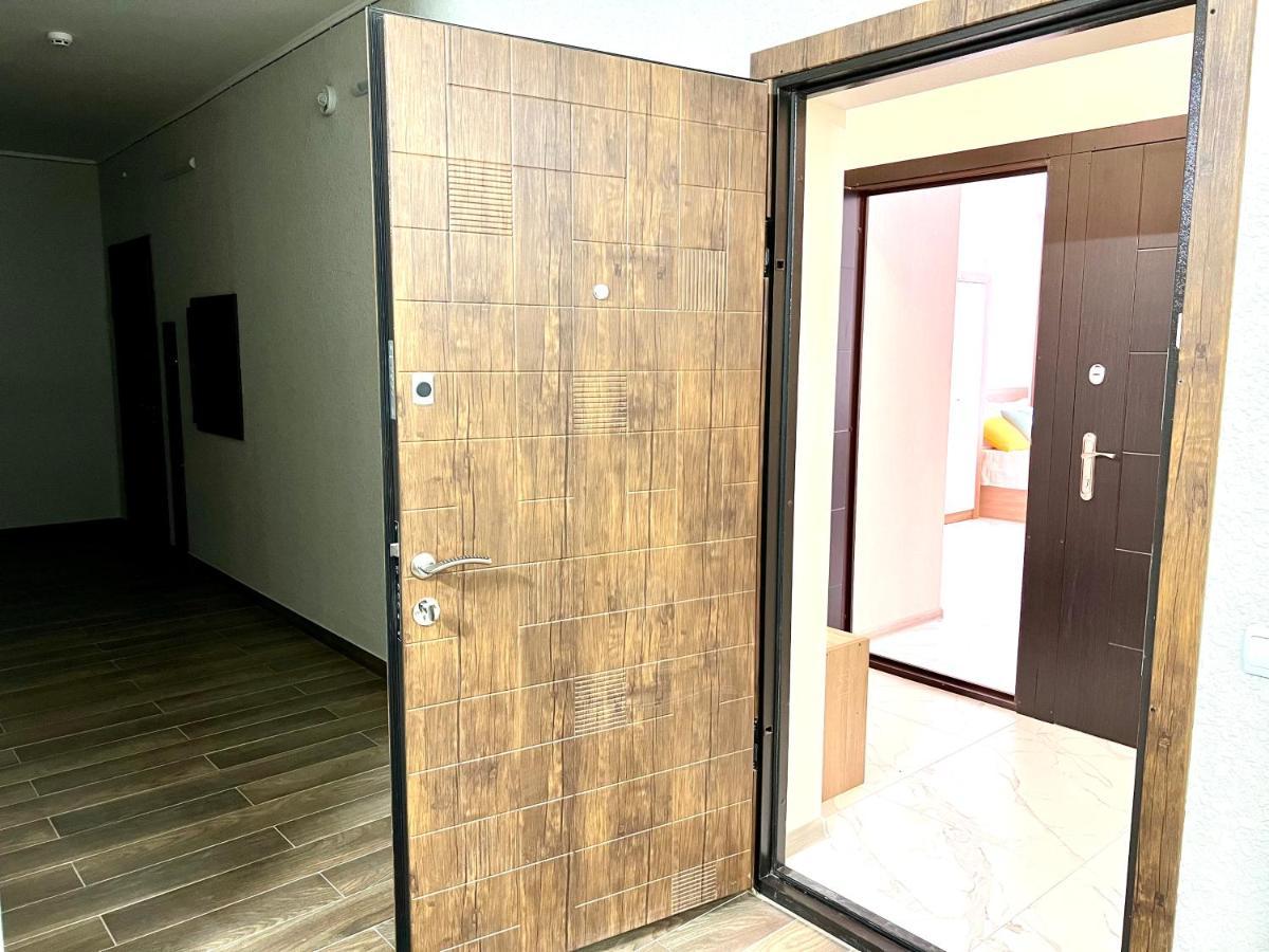 Osapart Hotel In A Complex Semycvit 2 リヴィウ エクステリア 写真