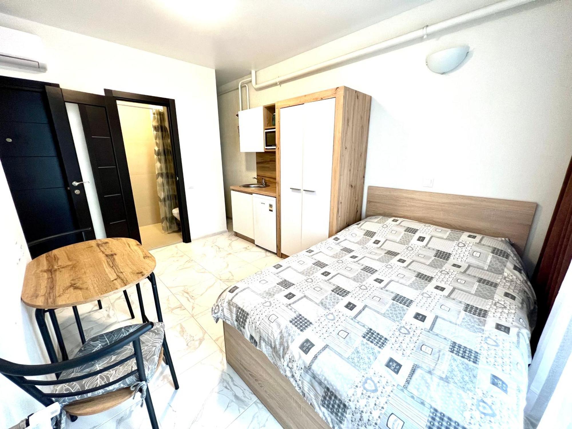 Osapart Hotel In A Complex Semycvit 2 リヴィウ エクステリア 写真